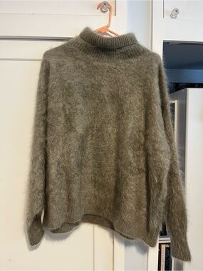 FIBFLX Chunky Brushed Cashmere Turtleneck | Size M | Excellent Condition
